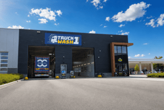 Truckwash 1 Wehl is goed bereikbaar via de A18 (afslag Wehl/Doetinchem) en ligt centraal in de Achterhoek. De ligging maakt deze locatie een vaste stop voor transportbewegingen in Oost-Nederland en richting Duitsland.